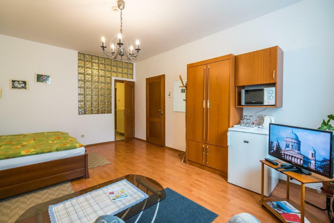 Hotel Szent Kristof Panzio Esztergom Exterior foto