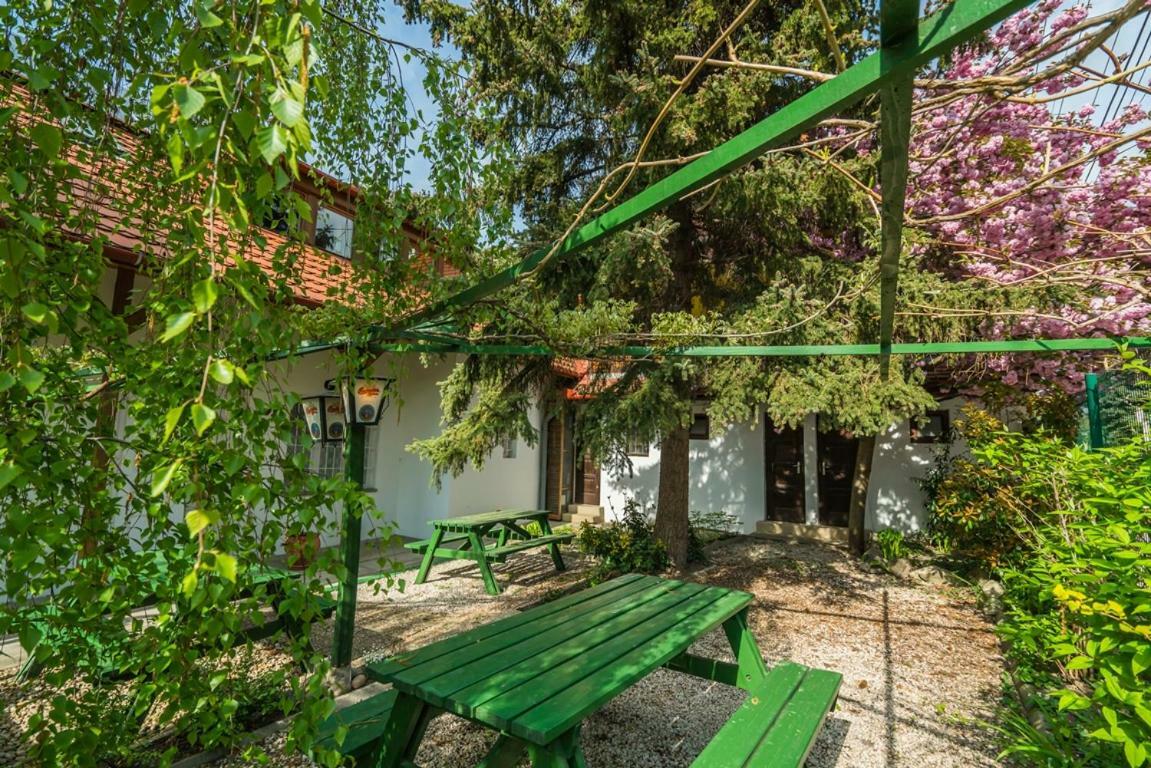 Hotel Szent Kristof Panzio Esztergom Exterior foto